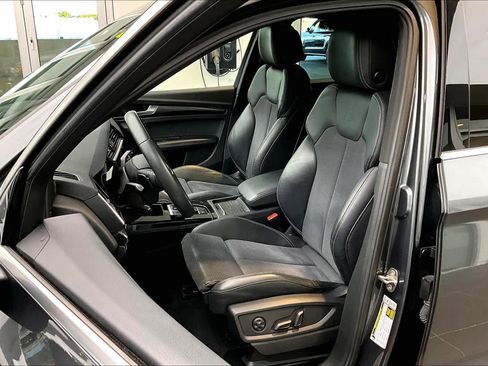 Used 2023 Audi SQ5 Prestige w/ Prestige Package image 8