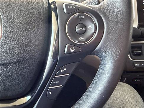 Used 2017 Honda Pilot Touring image 19