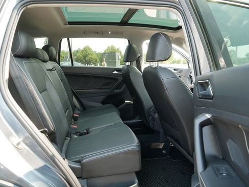 Certified 2022 Volkswagen Tiguan SE w/ Panoramic Sunroof Package AWD/4WD image 19