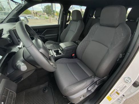 Certified 2025 Toyota Tacoma SR5 AWD/4WD image 11