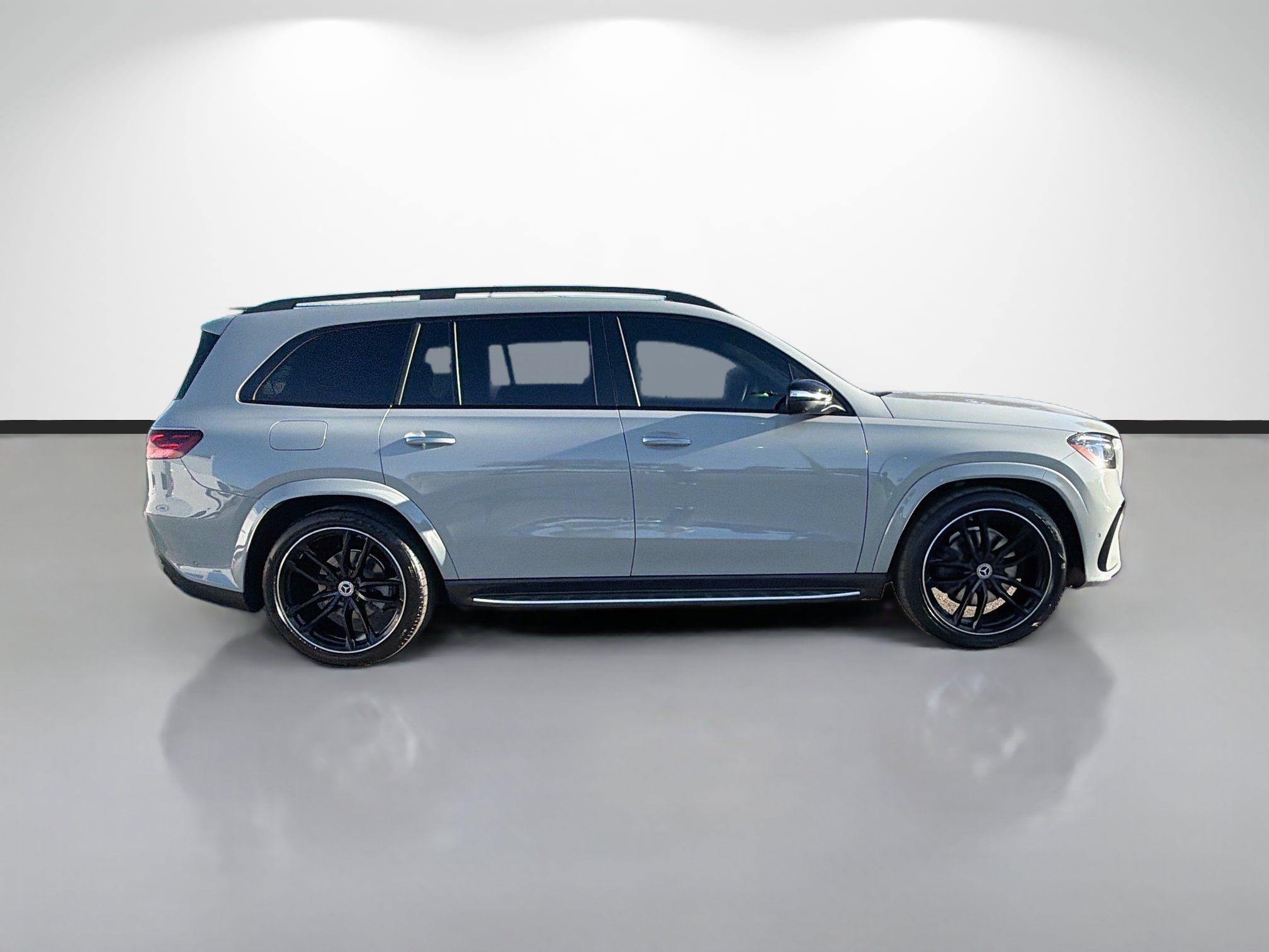 Used 2024 Mercedes-Benz GLS 580 4MATIC image 2