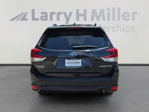 Used 2020 Subaru Forester Premium AWD/4WD image 4