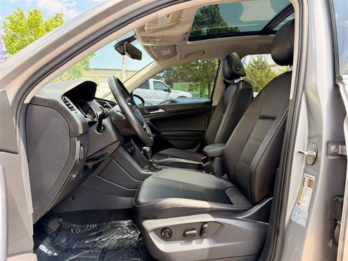 Used 2021 Volkswagen Tiguan SE w/ Panoramic Sunroof Package FWD image 6
