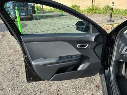 Used 2025 Kia K4 LXS image 18