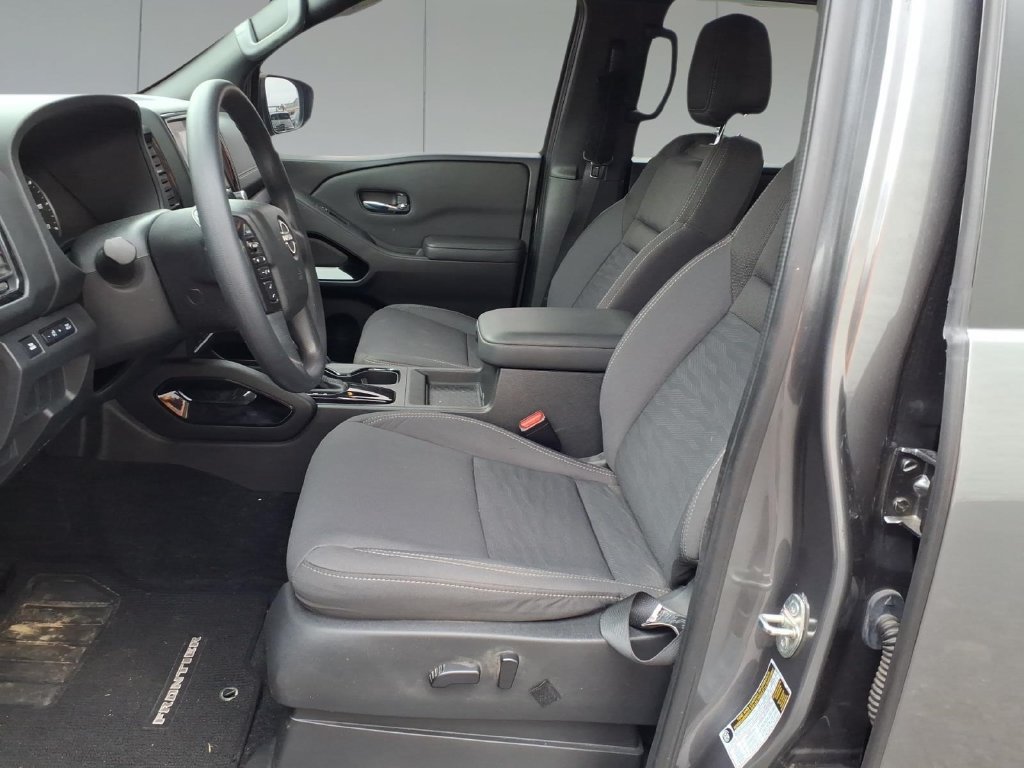 Used 2023 Nissan Frontier SV w/ Midnight Edition Package RWD image 15