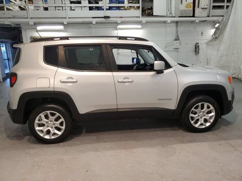 Used 2016 Jeep Renegade Latitude AWD/4WD image 8