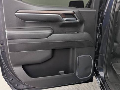 Used 2023 GMC Sierra 1500 SLT AWD/4WD image 16