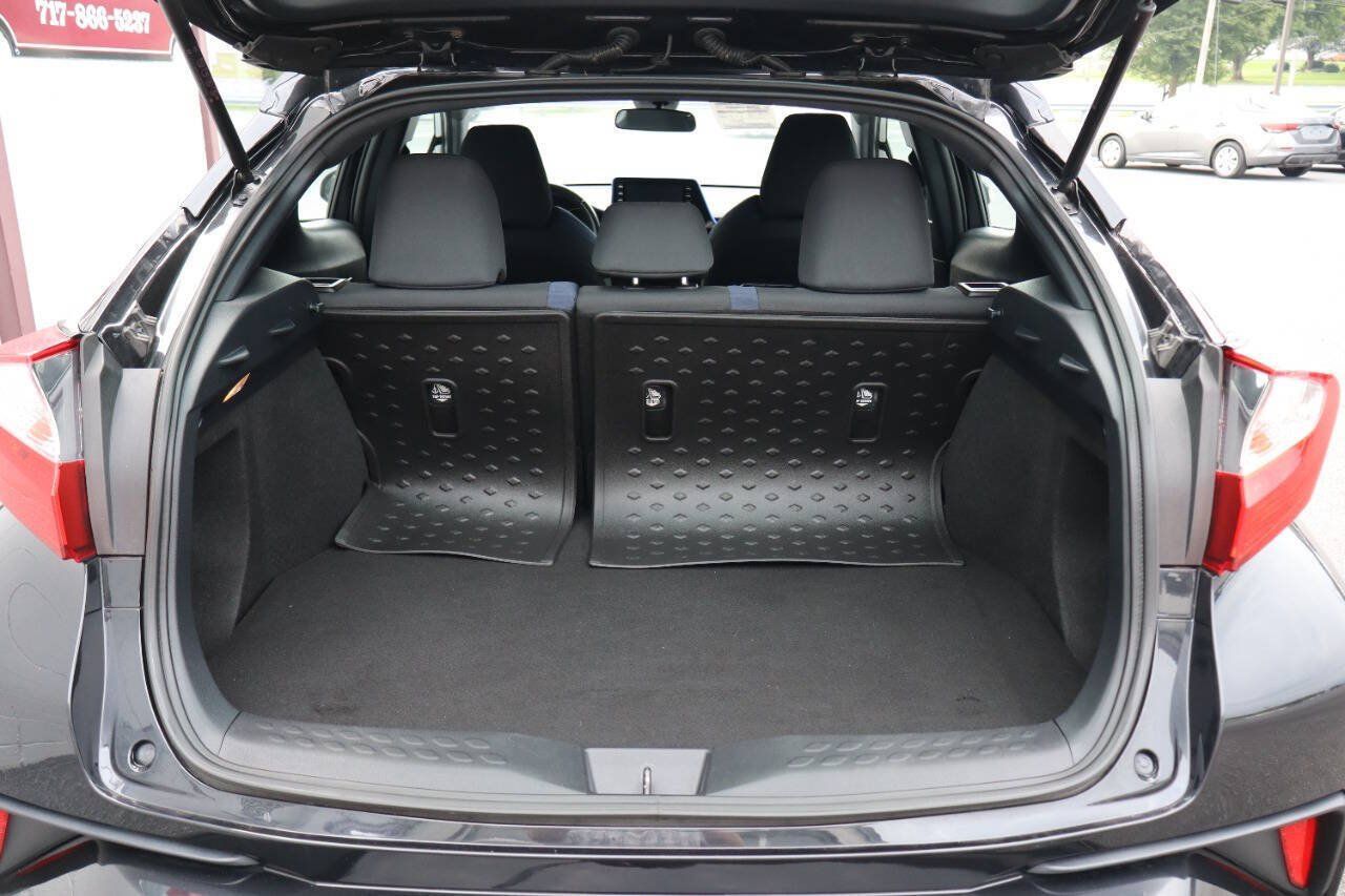 Used 2020 Toyota C-HR XLE FWD image 4