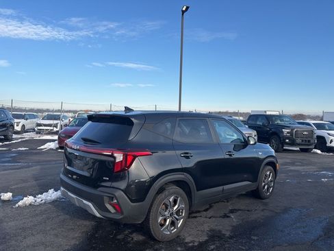 Certified 2024 Kia Seltos LX image 2