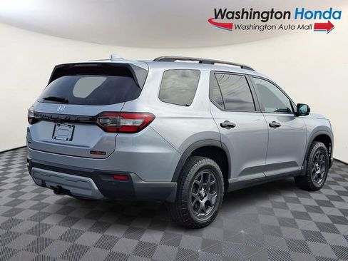 Certified 2025 Honda Pilot TrailSport image 6