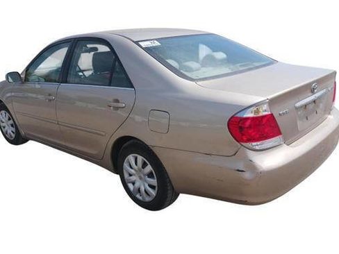 Used 2005 Toyota Camry LE FWD image 3