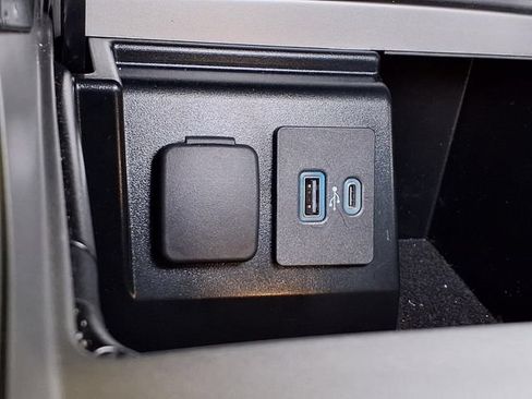 Used 2023 Ford Explorer XLT w/ Equipment Group 202A AWD/4WD image 9