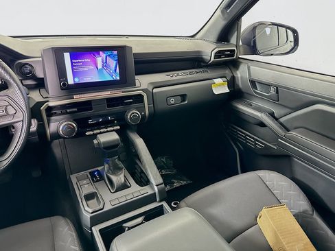 Used 2025 Toyota Tacoma SR image 23