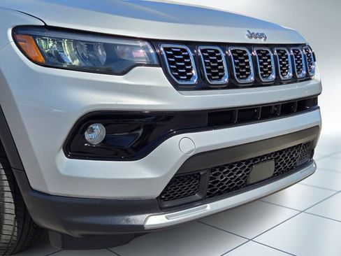 Used 2025 Jeep Compass Limited AWD/4WD image 2