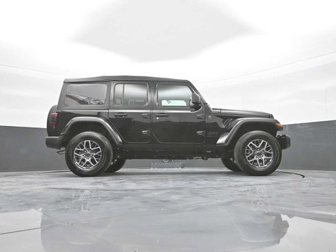 Used 2025 Jeep Wrangler Unlimited Sahara AWD/4WD image 39