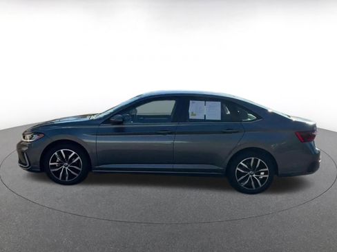Used 2025 Volkswagen Jetta SE image 9