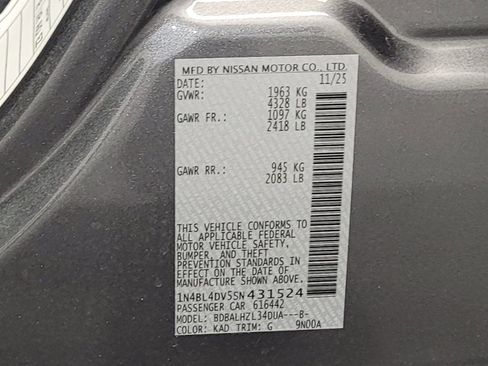 Used 2025 Nissan Altima 2.5 SV FWD image 33