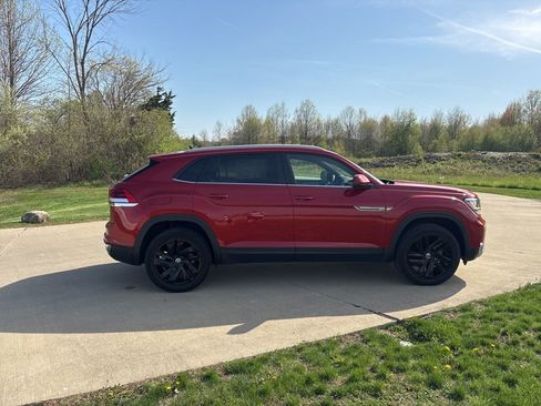 Used 2022 Volkswagen Atlas Cross Sport SE FWD image 10