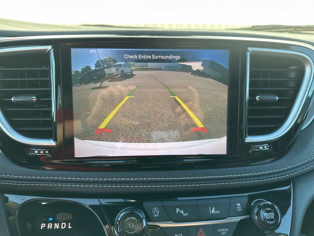 Used 2025 Chrysler Pacifica Limited FWD image 52