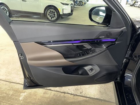 Used 2025 BMW i5 xDrive40 w/ M Sport Package AWD/4WD image 17