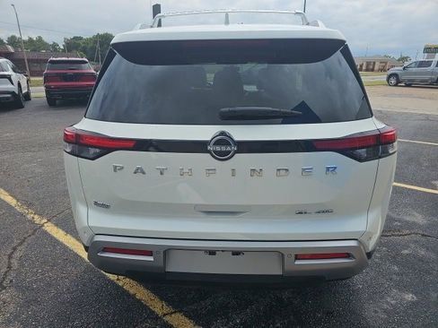 Used 2023 Nissan Pathfinder SL image 6