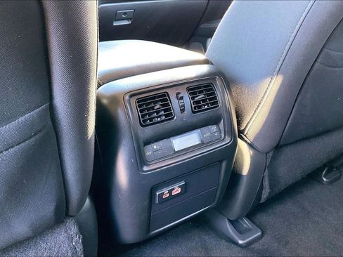 Used 2020 Nissan Pathfinder S image 10