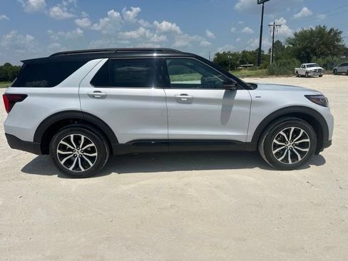 New 2026 Ford Explorer ST-Line AWD/4WD image 8