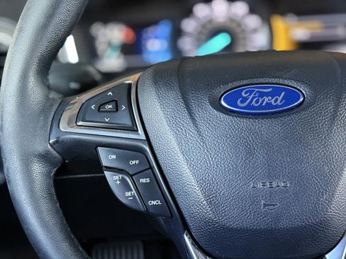 Used 2017 Ford Fusion SE w/ Equipment Group 201A image 24