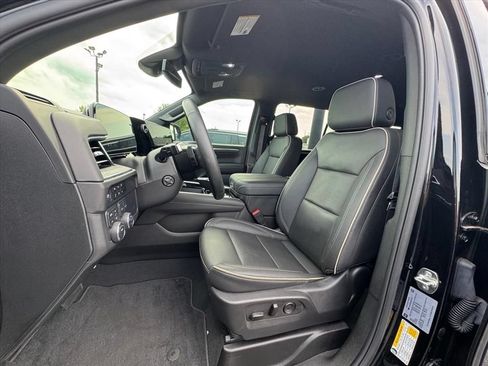 Used 2025 Chevrolet Suburban Premier AWD/4WD image 20
