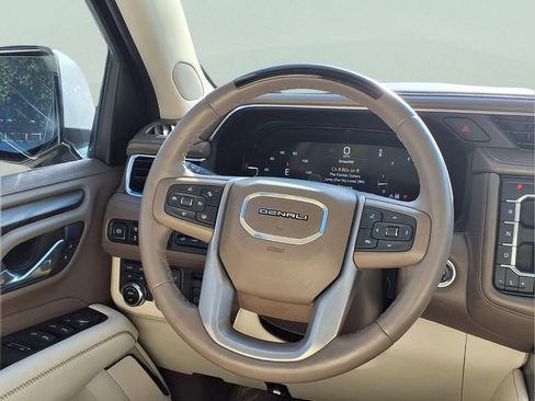 Used 2023 GMC Yukon XL Denali w/ Denali Reserve Package AWD/4WD image 11