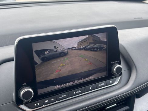 Used 2025 Nissan Rogue SV FWD image 25