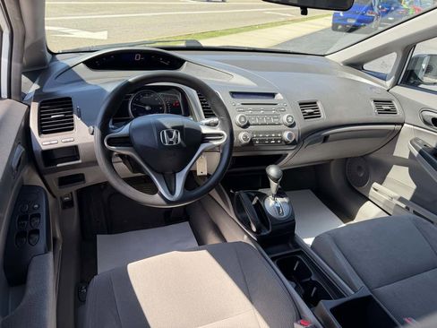 Used 2010 Honda Civic DX-VP image 12