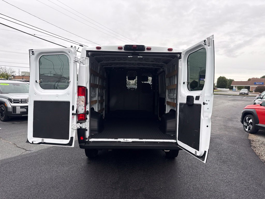 Used 2025 RAM ProMaster 2500 w/ U-Haul Equipment Group FWD image 13