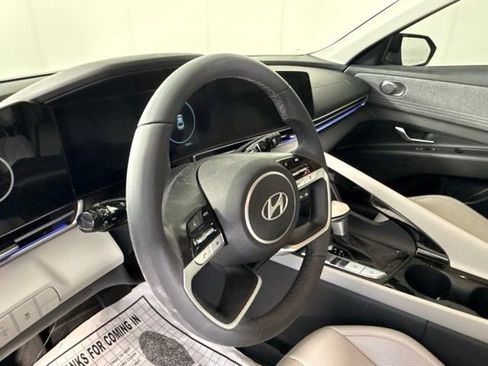 Used 2024 Hyundai Elantra Limited image 21