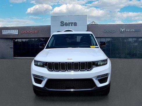 Used 2023 Jeep Grand Cherokee Limited AWD/4WD image 2