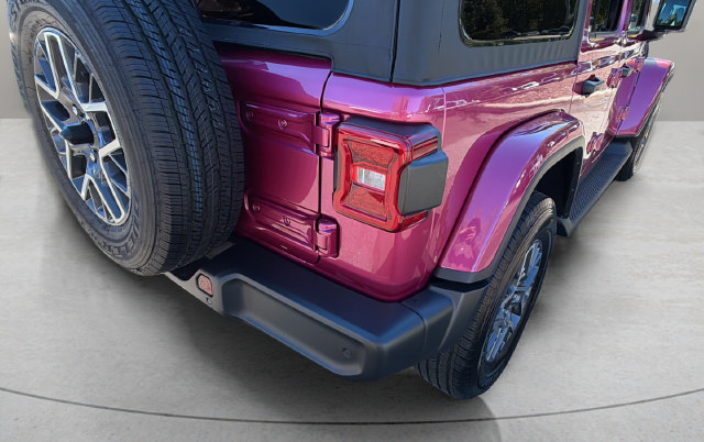 Used 2026 Jeep Wrangler Unlimited Sahara AWD/4WD image 10