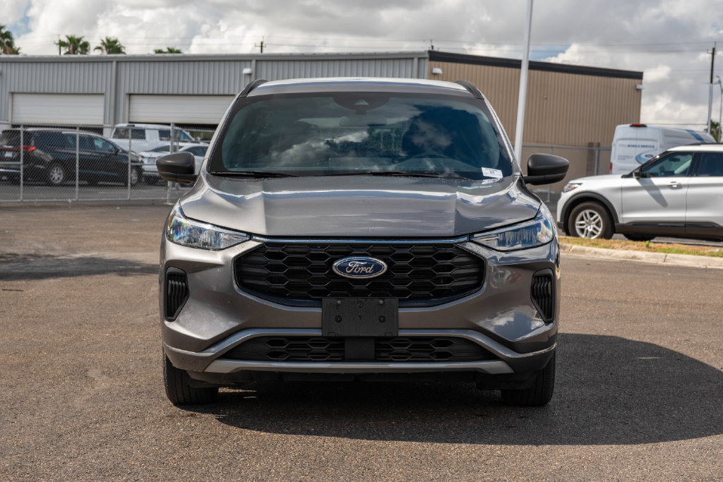 Used 2023 Ford Escape ST-Line w/ Tech Pack #1 FWD image 2