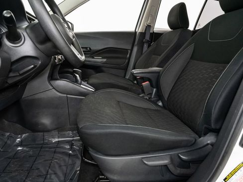 Used 2021 Nissan Kicks S image 9