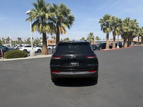 Used 2022 Jeep Grand Cherokee Limited w/ Luxury Tech Group II AWD/4WD image 6