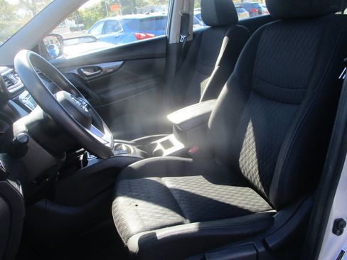 Used 2018 Nissan Rogue S image 6