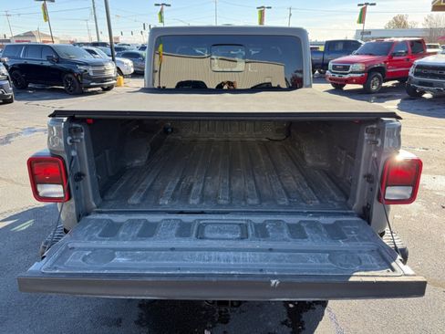 Used 2022 Jeep Gladiator Rubicon w/ Cold Weather Group image 41