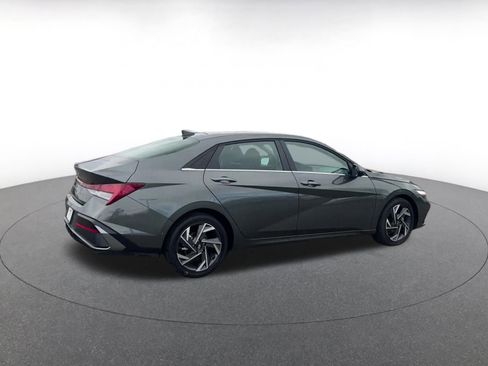 Used 2025 Hyundai Elantra SEL image 14