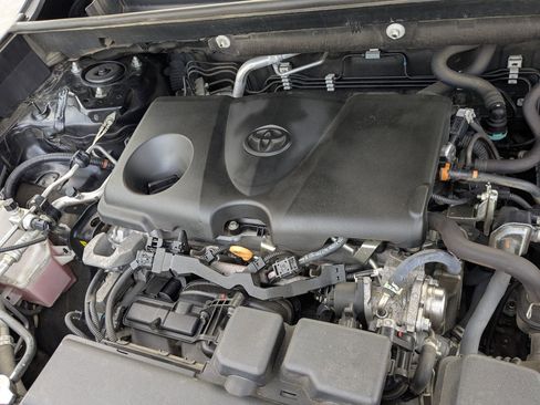 Used 2022 Toyota RAV4 LE image 30