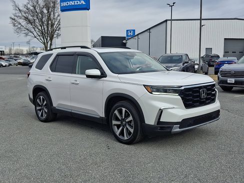 Used 2024 Honda Pilot Elite image 1
