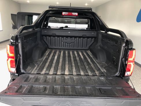 Used 2025 Chevrolet Colorado ZR2 w/ Midnight Edition image 11