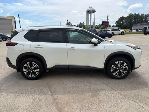 Used 2023 Nissan Rogue SV w/ SV Premium B Package FWD image 5
