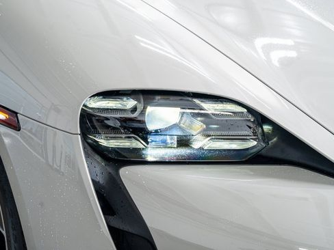 Used 2021 Porsche Taycan 4S image 17