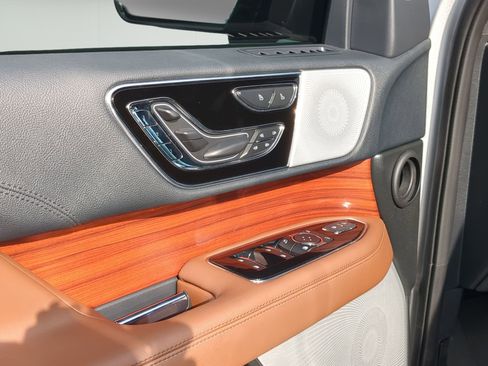 Used 2024 Lincoln Navigator Reserve AWD/4WD image 12