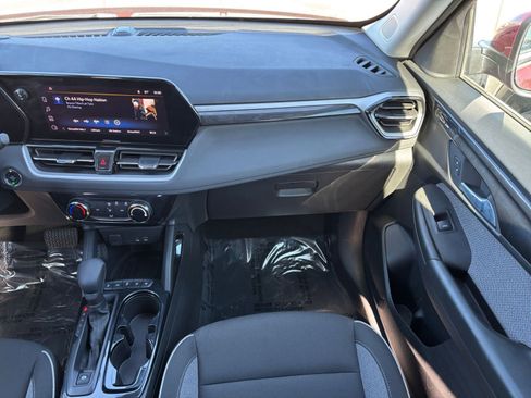 Used 2025 Chevrolet TrailBlazer LT image 33