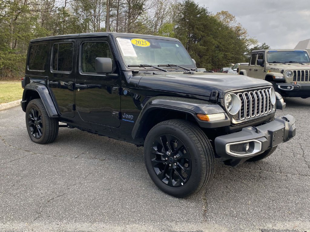 Used 2025 Jeep Wrangler Unlimited Sahara w/ Safety Group AWD/4WD image 6
